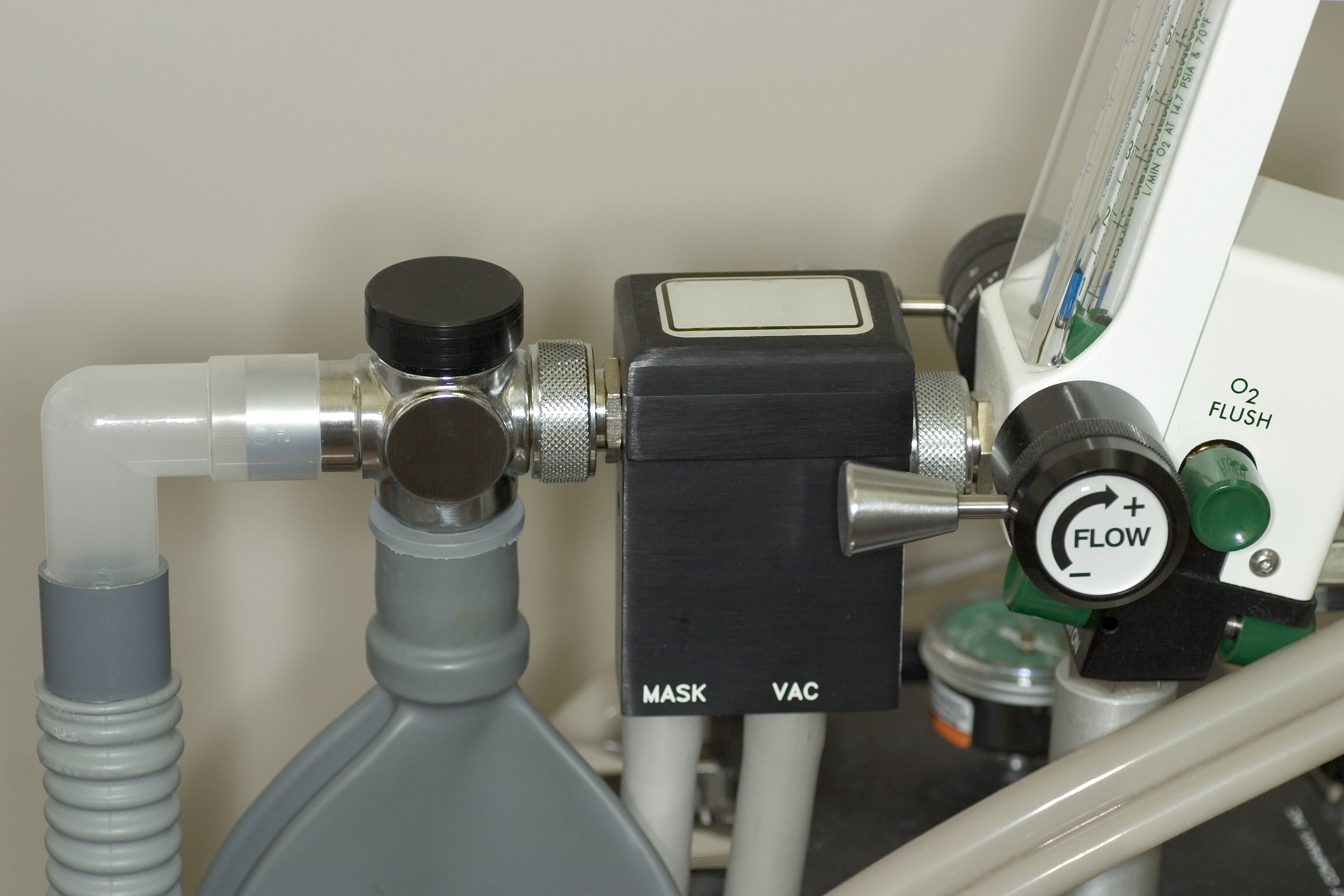 Nitrous oxide container for dental sedation